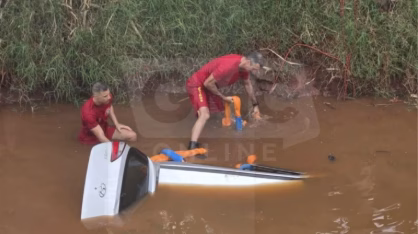 Três mulheres morrem após carro capotar e ficar submerso em valeta às margens da BR-376, em Mandaguaçu; VÍDEO