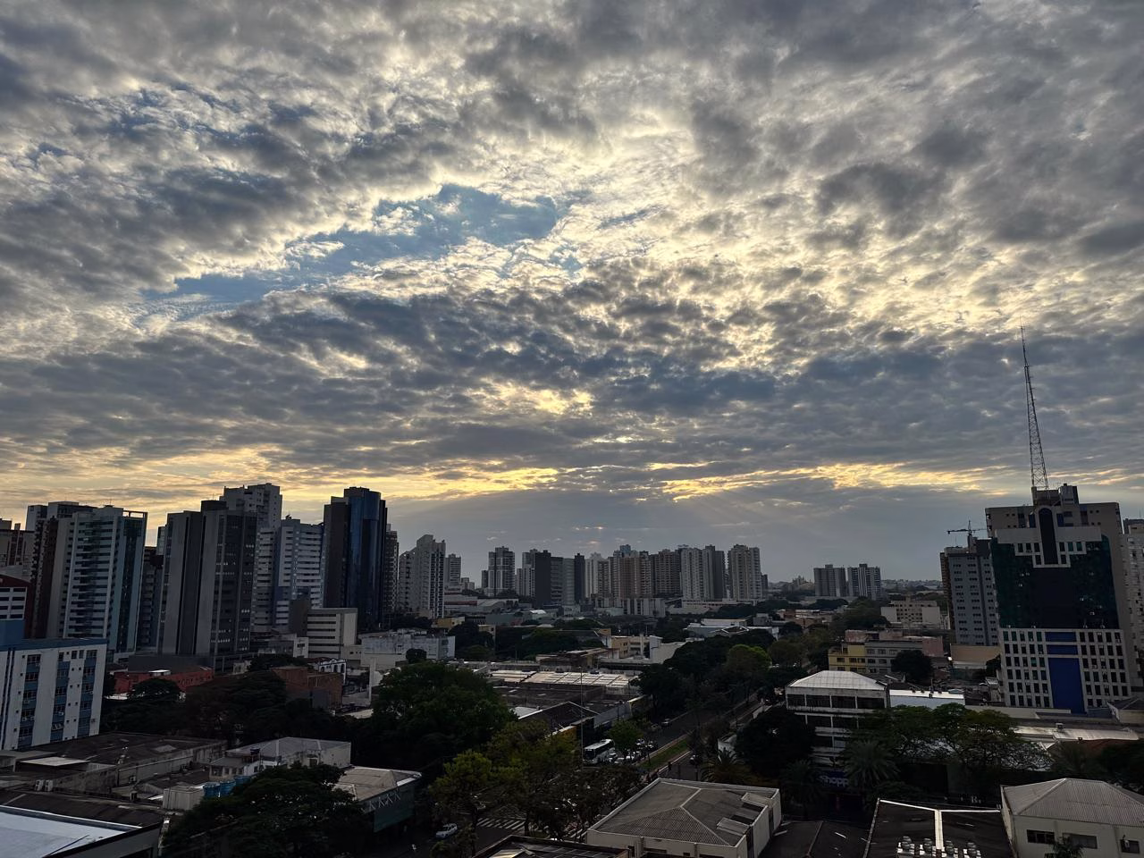 Maringá terá sol e calor nesta sexta-feira (14) e no fim de semana; confira os detalhes da previsão
