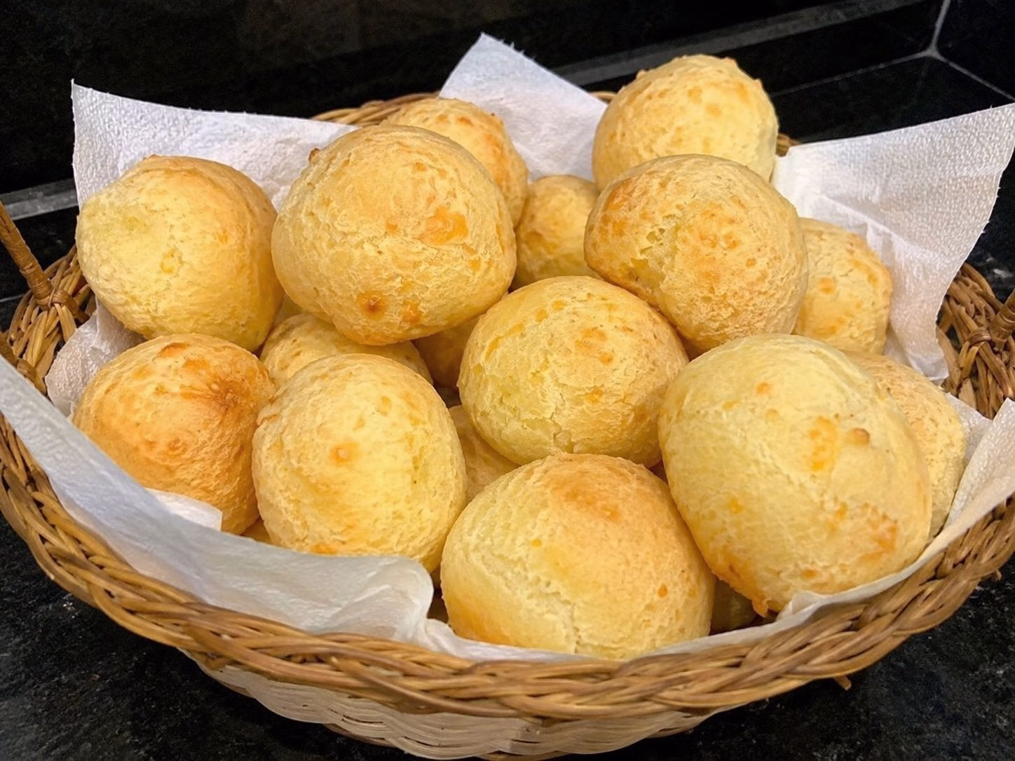 Polvilho azedo e escaldado: dicas para um bom pão de queijo