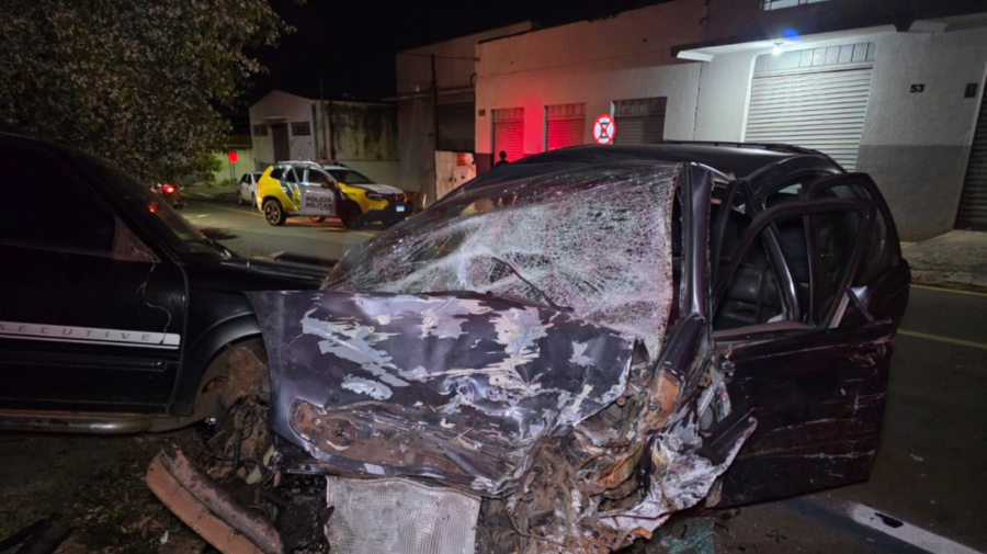 Motorista morre após perder o controle de carro e provocar sequência de colisões em Sarandi