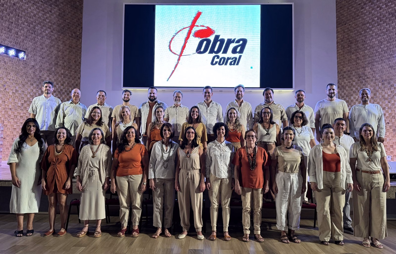 Cobra Coral completa 30 anos com apresentação ao público