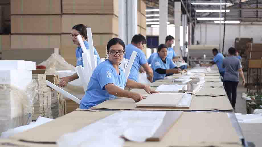 Indústria paranaense busca profissionais em mercado de trabalho aquecido