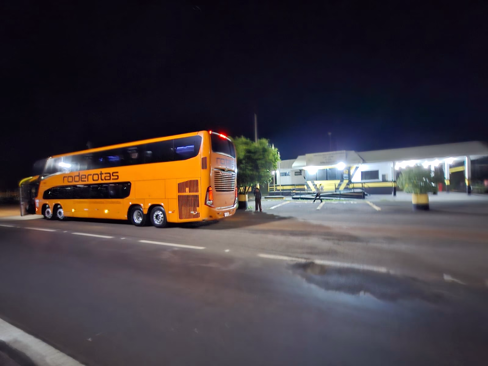 Ônibus de passageiros é assaltado na PR-317 em Floresta