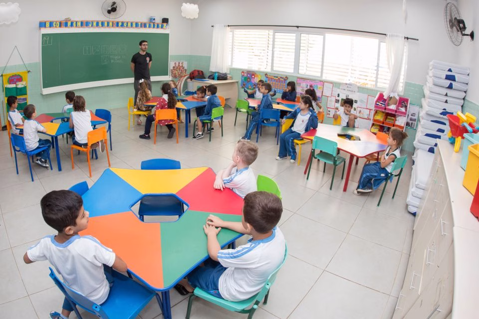 Projeto de lei estabelece parâmetros de eficiência e qualidade para compra de vagas na rede privada de ensino