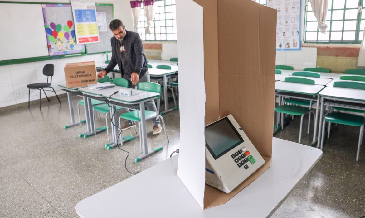 Eleitora demora 17 minutos para concluir seu voto
