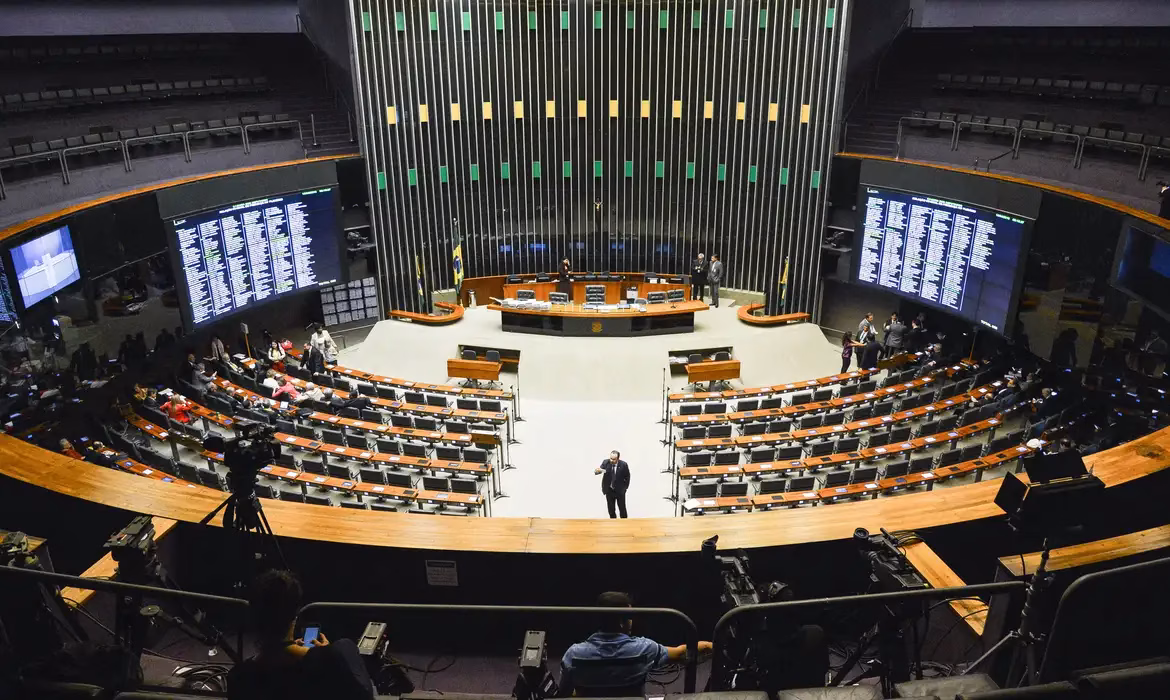 Veja quem são os deputados federais eleitos por Maringá
