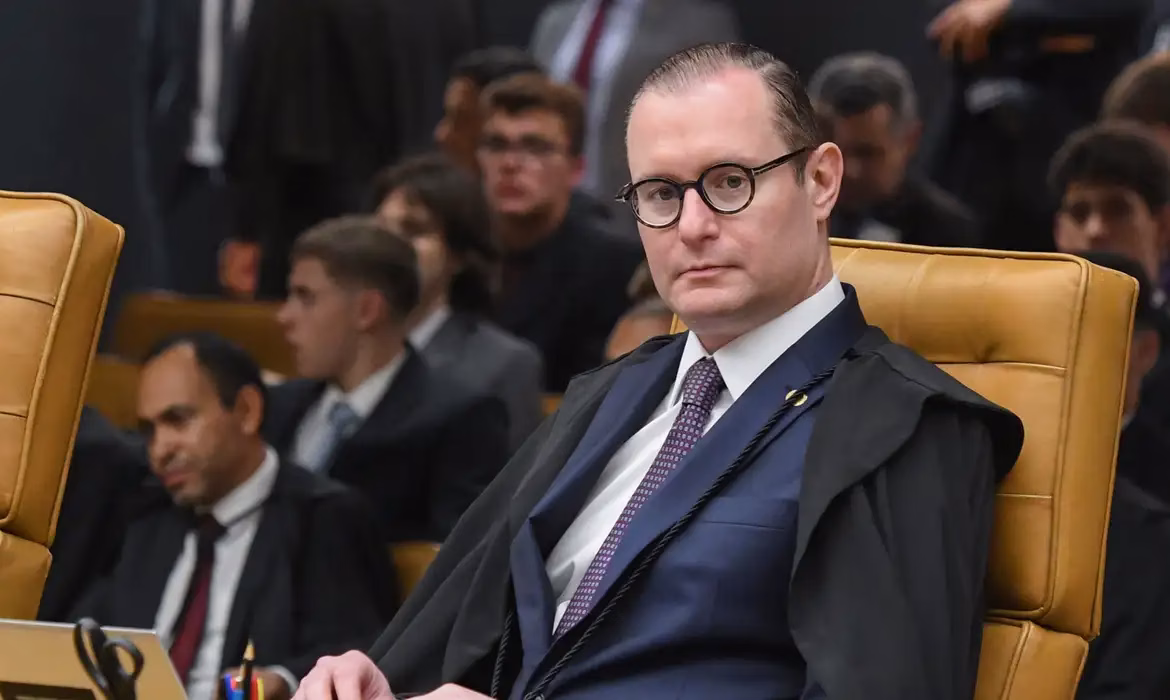Eleições 2026: Zanin atende pedido do PT e muda horário de votação