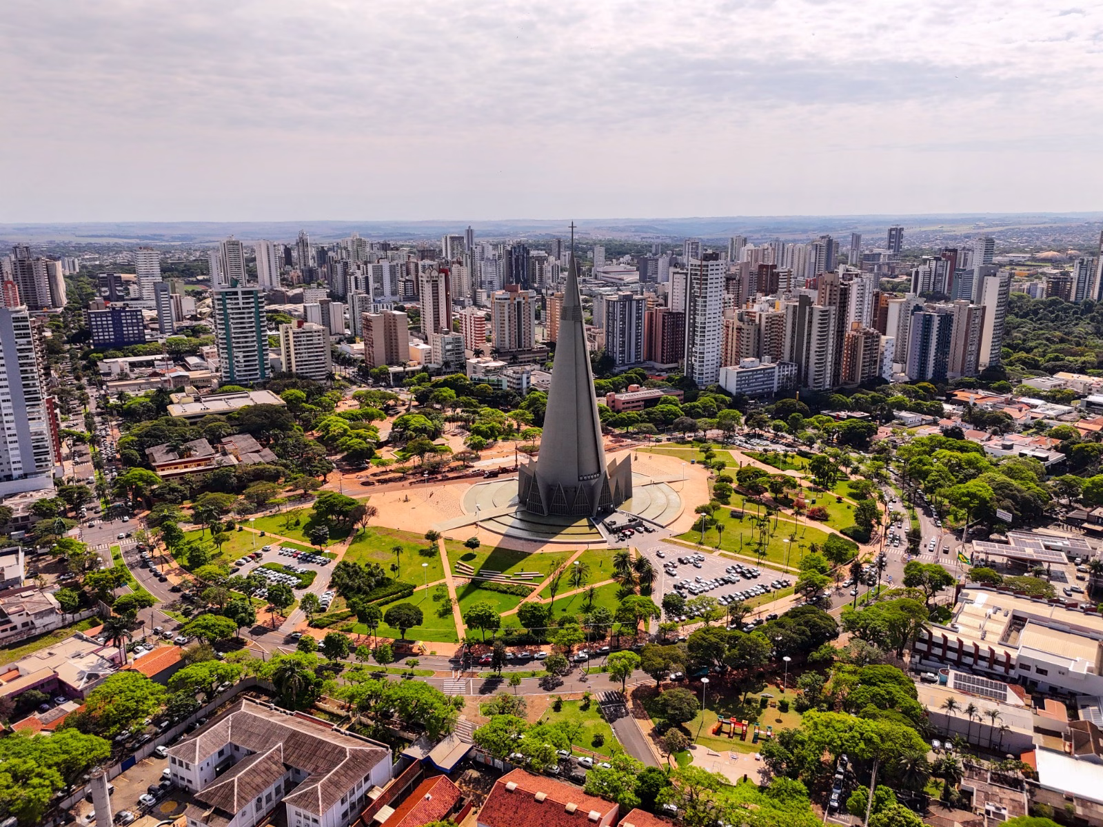 Mais de 300 mil eleitores devem ir às urnas neste domingo (4) em Maringá