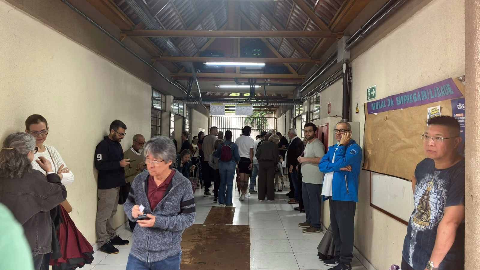 “Votar é fundamental para exercer cidadania e nos dar direito de cobrar depois”, diz eleitor no colégio Instituto