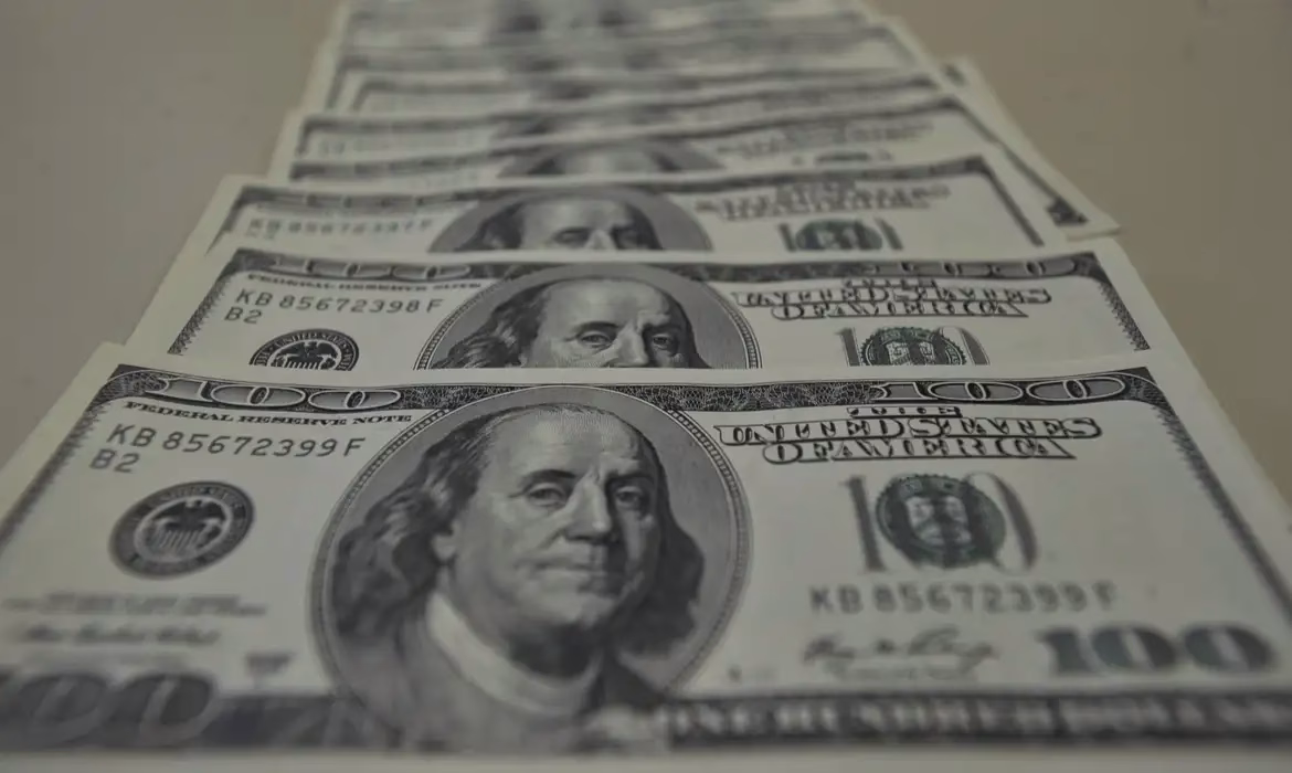 Dólar abaixo de R$ 5: Como o cenário pós-eleição mexeu com a cotação