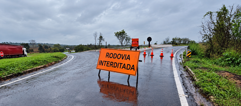 Chuvas elevam nível dos rios e interditam pontes em rodovias da região de Maringá; veja trechos afetados
