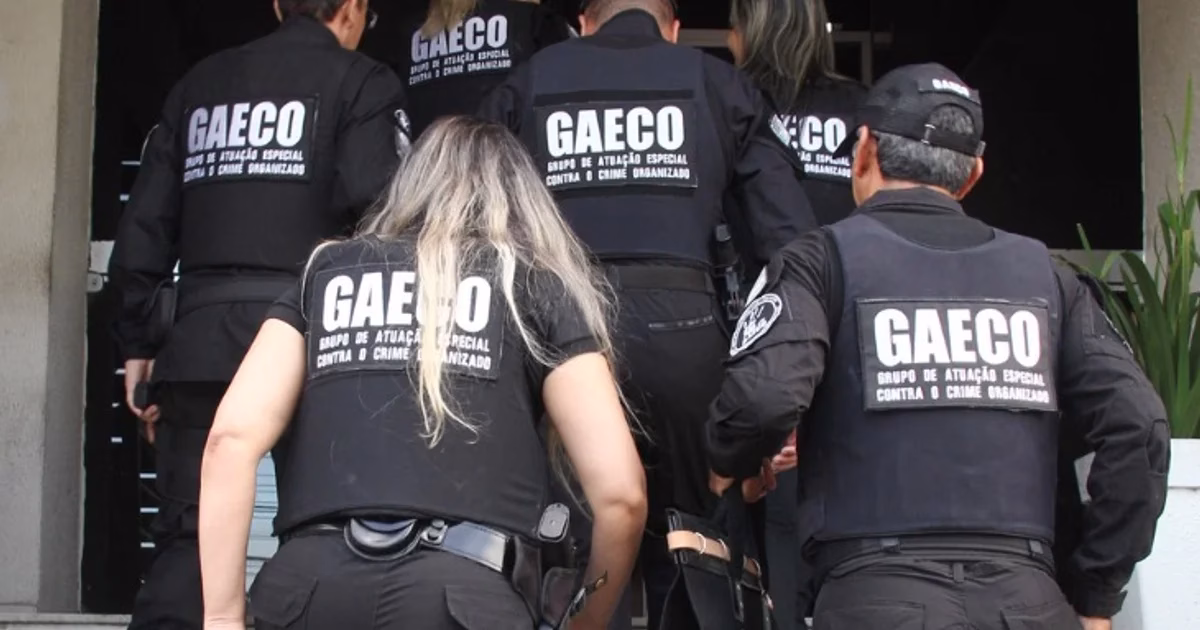 Gaeco cumpre buscas e afasta dois policiais penais em Umuarama
