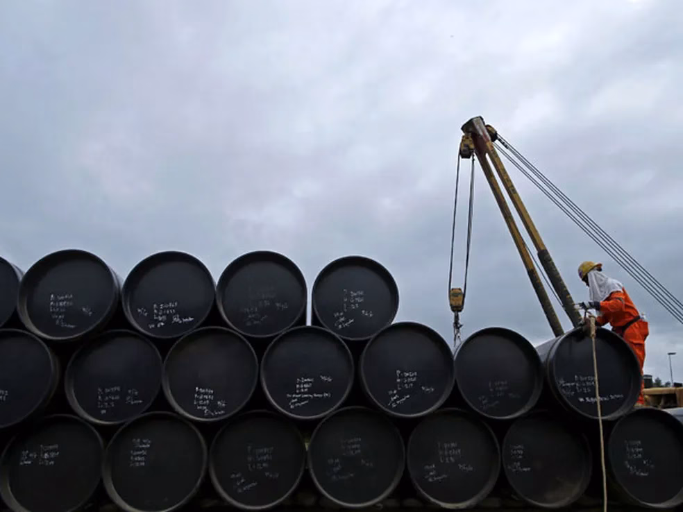 Barril de petróleo volta a superar a marca de U$100