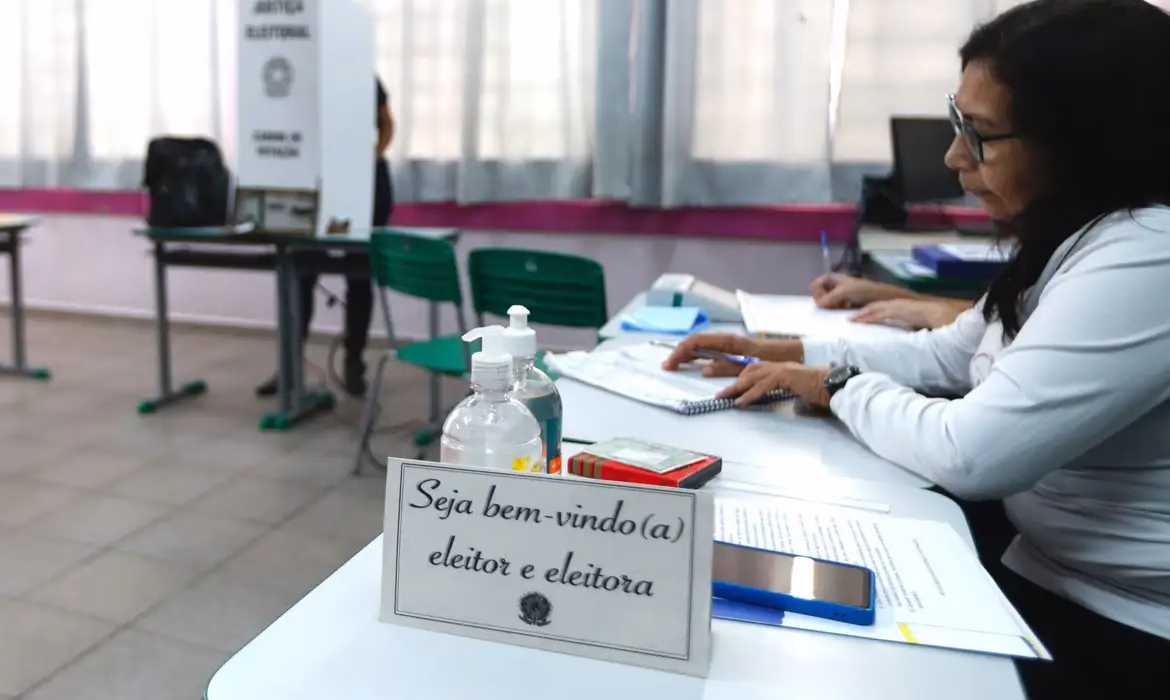 Confira como emitir a declaração de trabalho do primeiro turno