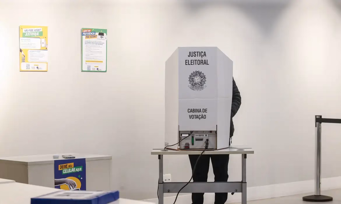 Eleição suplementar e plebiscito em três cidades do Paraná no 2º turno das eleições