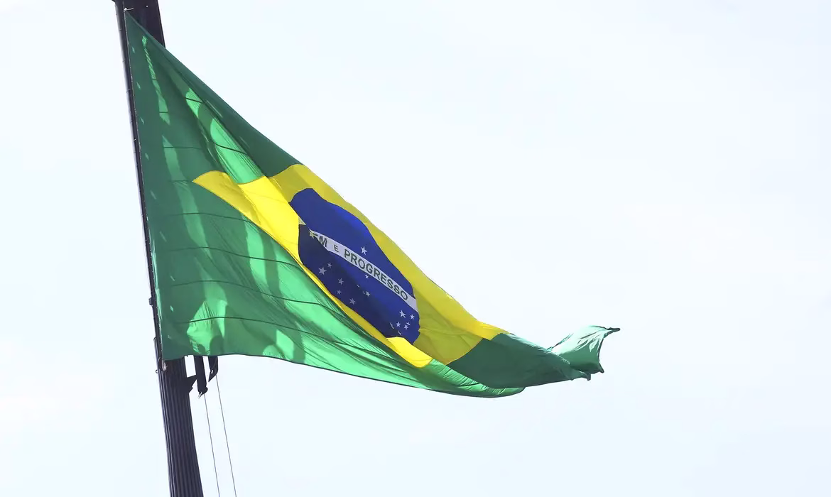 Pautas importantes que o atual governo terá que resolver antes da mudança de gestão