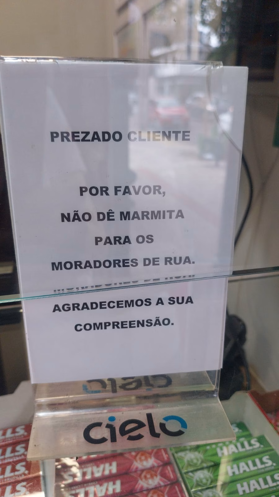 Pedintes criam mercado clandestino de marmitas em Maringá